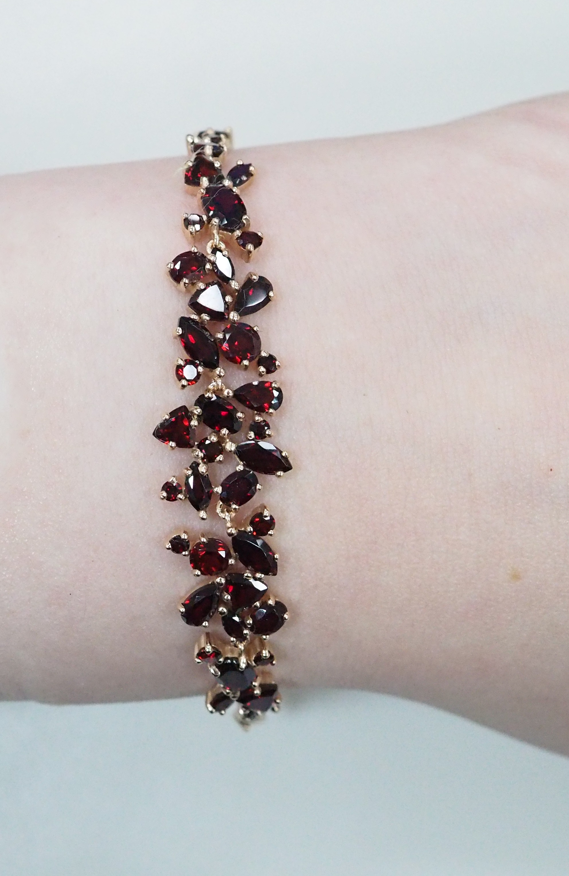 Серебряный браслет с гранатами